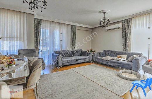 Üçgen Mah'de 2+1 Satılık Daire Tadilatlı Kombili Asansörlü