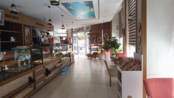 Reşadiye Mahallesinde Satılık 236 M2 Dükkan