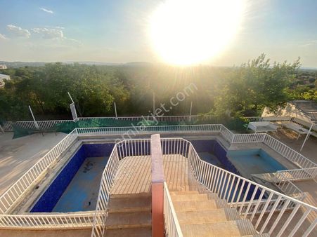 World İlkevim'den Doğayla İç İçe Havuzlu Satılık Bağ Evi