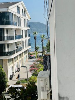 Denize 100 Metre 2+1 Kısmi Deniz Manzaralı Satılık Düz Daire