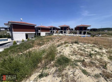 Kuşadası Davutlarda Deniz Manzaralı Satılık Arsa