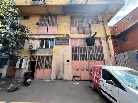 İkitelli Organize Sanayi Bölgesinde 1000m2 4katlı 500kwelektrik Her İşe Uygun