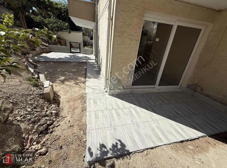 Kuşadası Kadınlar Denizinde Satılık Bahçe Katı Daire