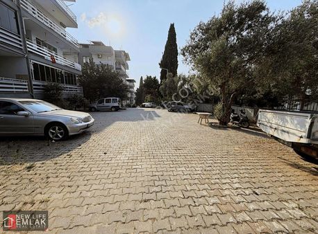 Kuşadası Garaj Arkasında Site İçinde Satılık 3+1 Daire