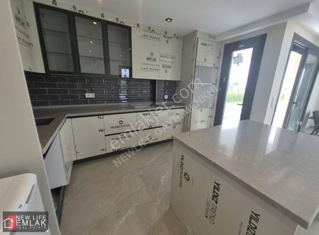 Kuşadası Davutlar'da Özel Havuzlu,denize 1 Km Villa