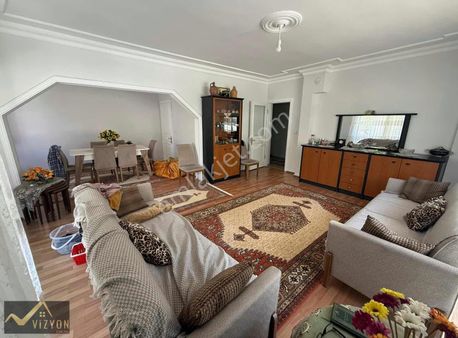 Bağlarbaşı Merkezi Konumda Bahçe Kullanımlı 4+2 Dublex