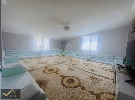 Vizyon Emlaktan İki Aileye Uygun 240 M2 Dublex 5+2