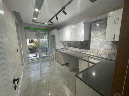 Ayanoğlunda Tramvaya Yakın Ebeveyin Banyolu Ayrı Mutfaklı 2+1 Daire