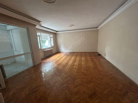 Kozyatağı Bayar Caddesi Oyak Sitesinde Satılık 3+1 Daire