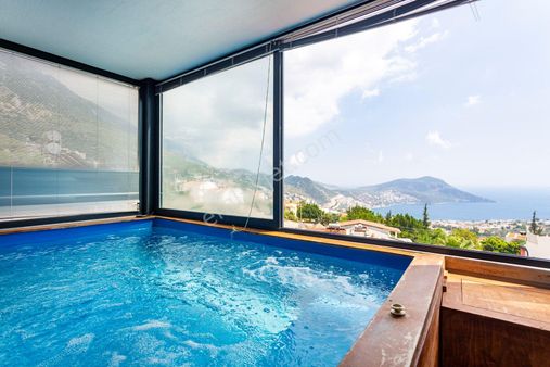 Deniz Manzaralı Özel Havuzlu Balayı Süiti