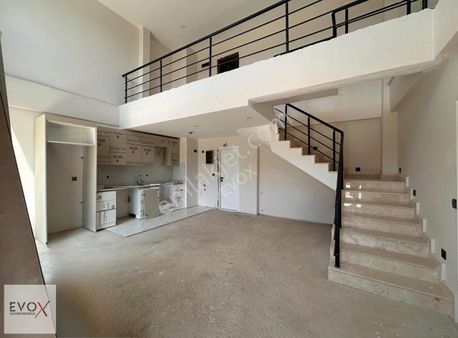 Altınova Mahallesinde 2+1 Bahçe Kullanımlı Loft Daire