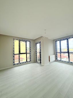 Bahçeşehir Lokasyonunda 2+1 Arakat 2690000 Tl