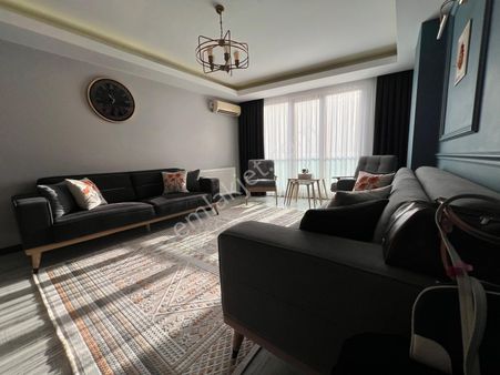 Yenibosna Hürriyet Mahallesinde Satılık Lüks Daire Cadde Üstü İskanlı