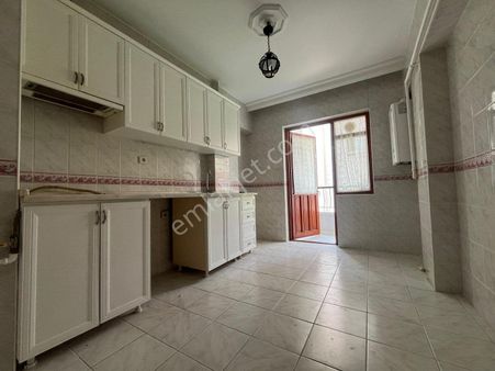 Şehit Kubilayda Mehtap Caddesi Üzerinde Katta Bağımsız Salon 3+1