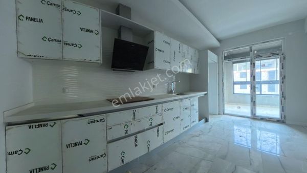 Yeni Şehir Mahallesinde Ara Kat 4+1 Satılık Daire