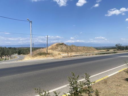 Balıkesir Gomec Te Satılık 2465 Metre Kare Arsa.anayola Cepheli..