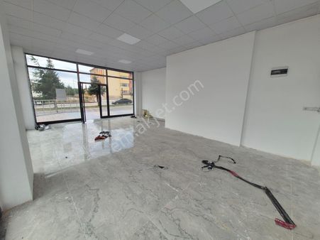 Erkan Anbar Dan Kiralık Sıfır Dükkan Suluova Borsa Mahallesi Üniversite Karşısı
