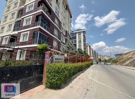 Çayırova Yenikent Deniz Atı Konutlarında Satılık 3 + 1 Daire