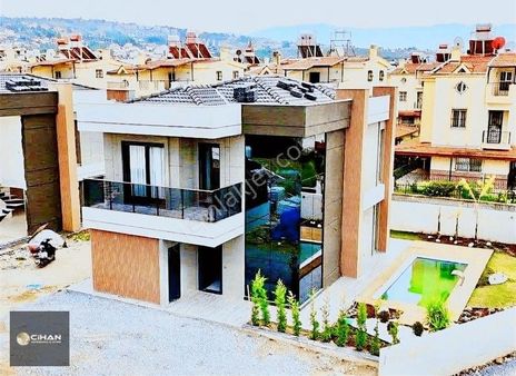 Soğucak'da Deniz Manzaralı 4+1 Özel Havuzlu Muhteşem Villa