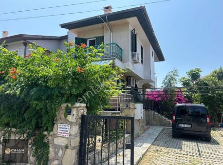 Kuşadası Kadınlar Denizi'nde Plaja 250mt Satılık Villa