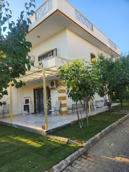 İstek Okulları Bölgesinde Havuzlu Bahçeli Yazlık