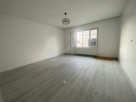 Kayalar Emlktan Parka Karşı Kattan Bölme