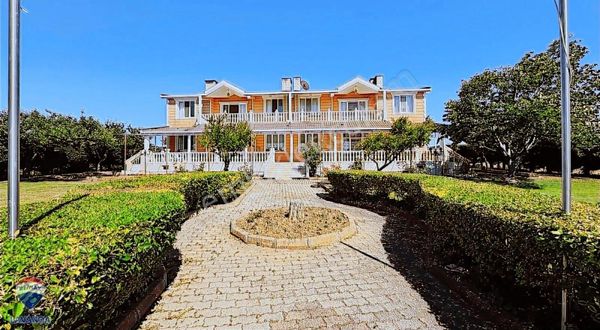 Remax Lavandadan Silivri Çeltikte 1800 M2 Arsa Ve İkiz Villa