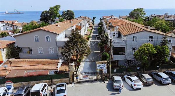 Dallas Plajı'nda Denize Sıfır 3+1 Dubleks Daire