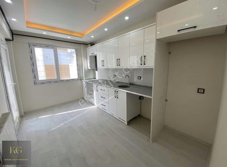 Manisa Yunusemre Muradiye Mah Ana Caddeye Yakın 2+1 Daire