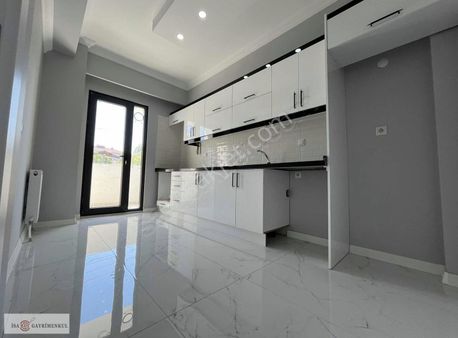 Sırasöğütler Mah 2+1 Lüks 90m2 Cadde Üzeri Ara Kat Çift Balkon