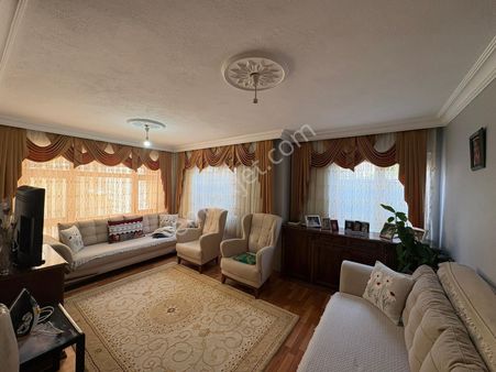 Marka Gayrimenkulden Karapürçekte Kot 1*de 3+1 Uygun Daire