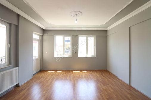 Karşıyaka Mahallesi 5+1 Doğalgazlı Satılık Daire