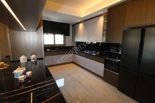 Yenişehir De Ultra Lüx Konforlu Kapalı Otoparklı 5+1 Satılık