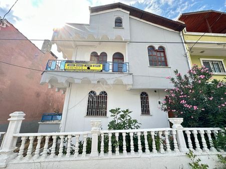 Büyükçekmece Celaliye Mahallesinde Deniz Manzaralı Geniş Teraslı Müstakil Satılık Ev