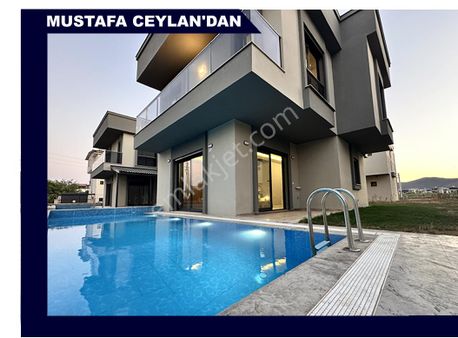 Seferihisarda Müstakil Bir Yaşam Başladı / Havuzlu Müstakil 3+1 Villa /300m2 Arsa İçinde