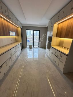 Y.mahalle Yuvaköy'de Ultra Lüx Yapılı Sıfır Site İçi 4+1 Satılık Daire