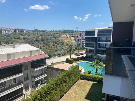 Vizyon Gayrimenkul'den Kuşadası'nda Güvenlikli Ve Havuzlu Sitede Satılık 3+1 Daire