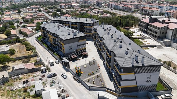 Karapınar Emlak'tan Otogar Yanı Arakat Satılık 4+2 Daire