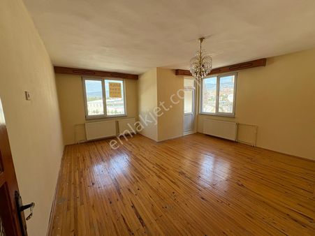 Site İçerisinde Manzaralı 3+1 Balkonlu Kiralık Daire