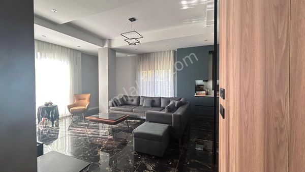 Saruhan Mevkisinde Havuzlu Satılık Villa