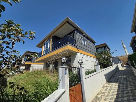 Haydar Emlaktan Yenicede Denize Sıfırhavuzlu Sitede Müstakil Dubleks Villa