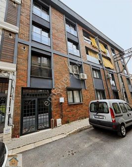 İzmir Buca Atatürk Mah.1+1 Eşyalı Bahçeli D.gazlı Satılık Daire