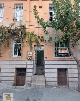 İzmir Konak Selçuk Mah De 2+1 2 Katlı Bahçeli Müstakil Ev