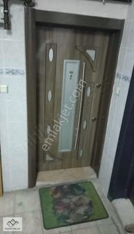 Küçükyalıda Cadde Paraleli 2+1 Doğalgazlı Bakımlı Satılık Daire