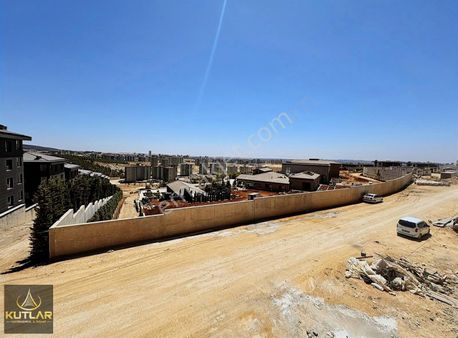 Kutlar'dan Erikçe Manzaralı İçi Boş Satılık 5+1 Daire.!!