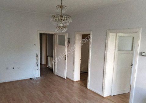 Tıp Fakültesi Caddesi Yakını Giriş Kat 3+1 Satılık Daire !!!