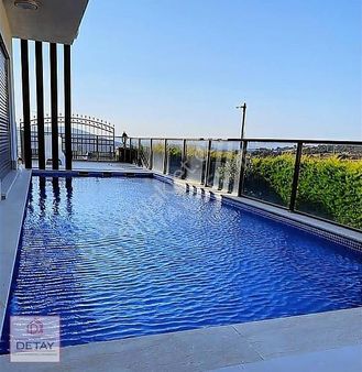 Çeşme'de Satılık Havuzlu Lüks Villa