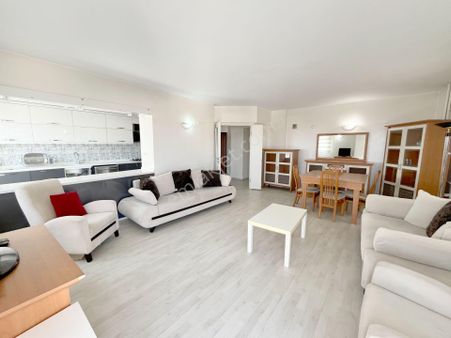 Karşıyaka Gün Sazak Bulvarında Satılık Manzaralı Geniş 3+1 Daire