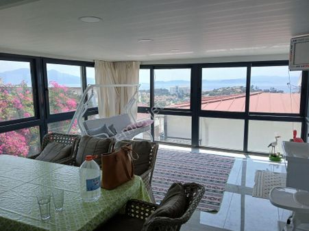 Kuşadası Kadınlar Denizinde Site İçinde Full Deniz Manzaralı Bakımlı 4+1 Odalı Villa