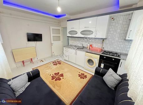 Çözüm Emlak'tan Eşyalı 1+1 Açık Mutfaklı Kiralık Daire